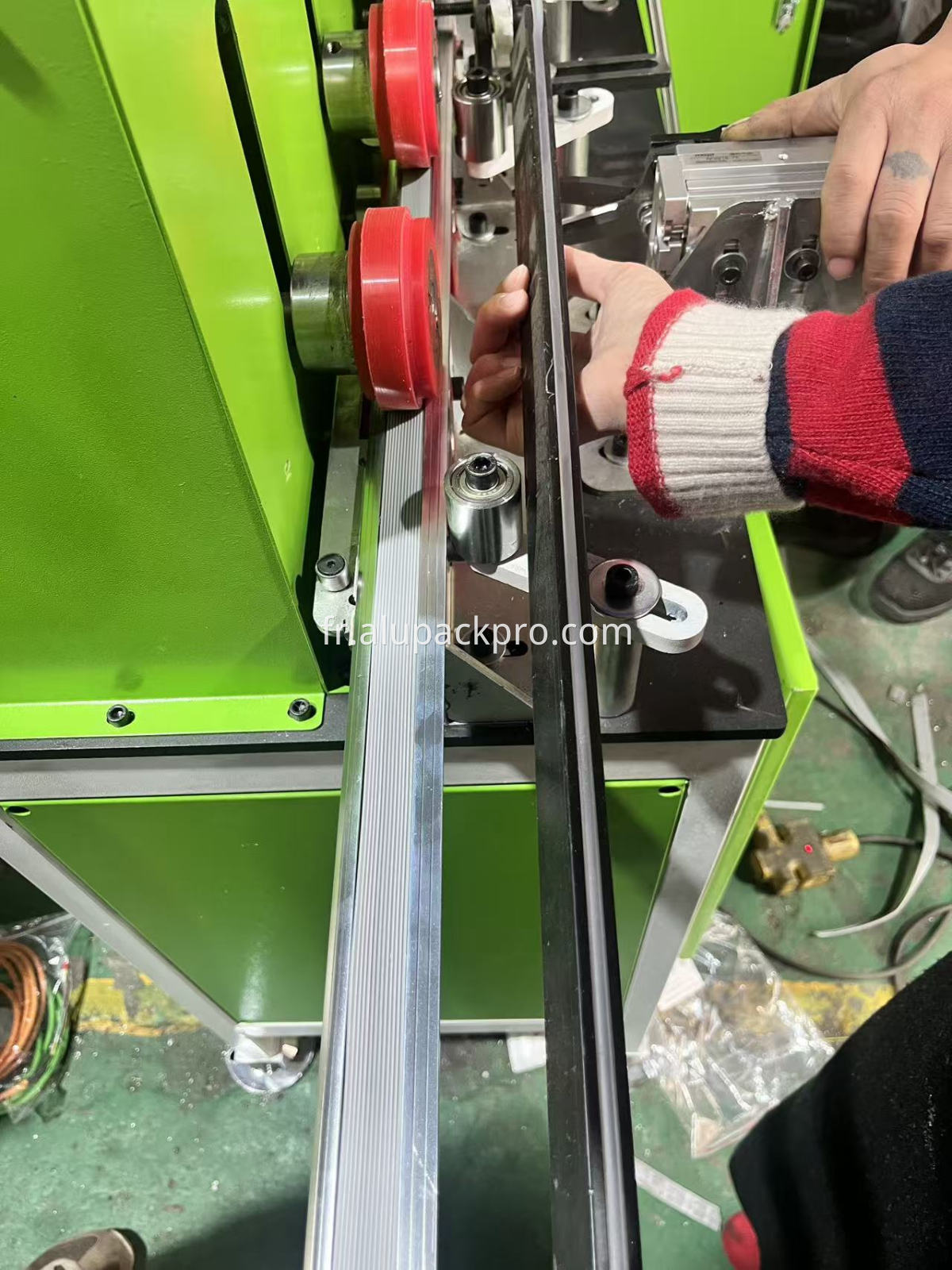 Rubber Sealing Strip Installation Machine